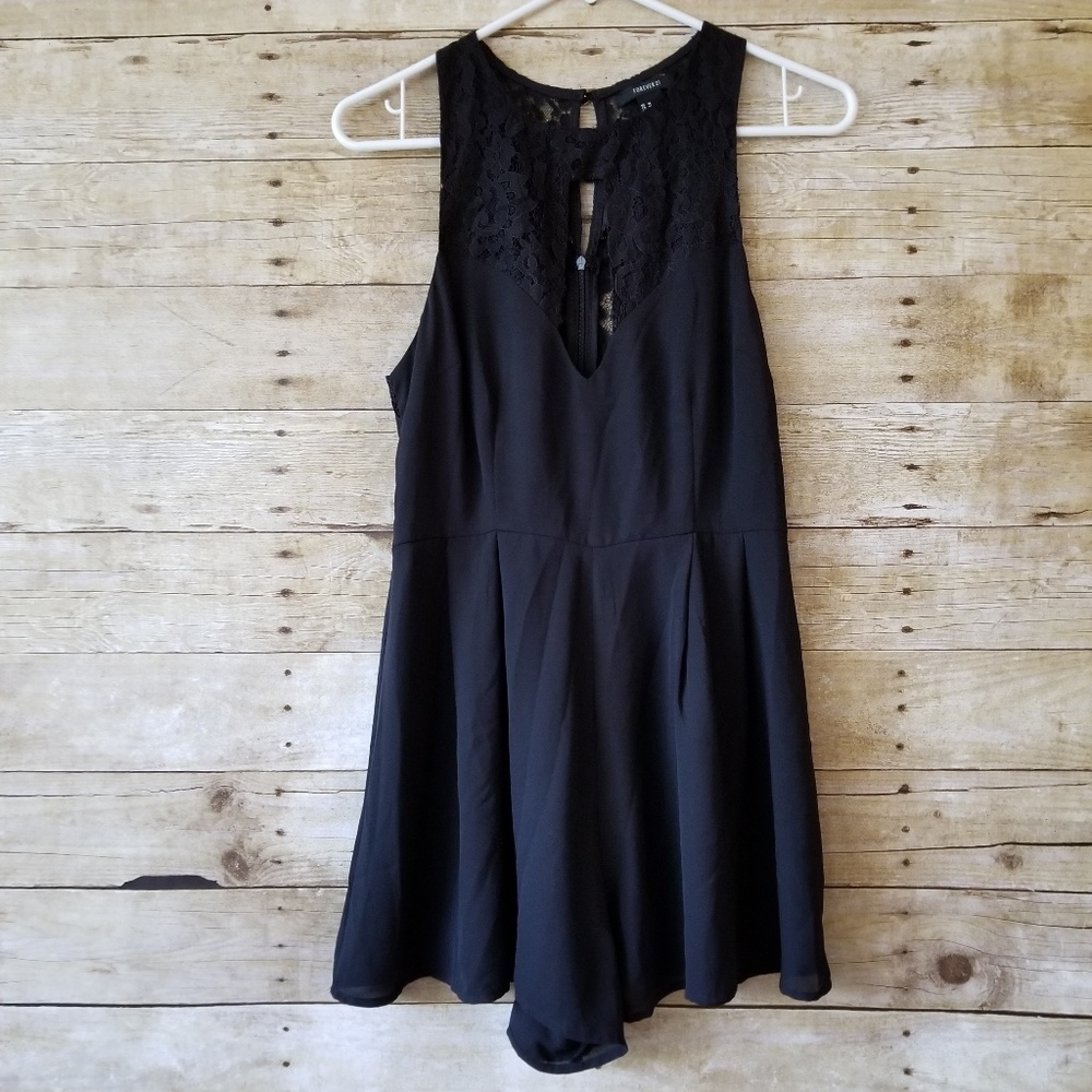 FOREVER 21 KEYHOLE FRONT CROCHET BLACK ROMPER